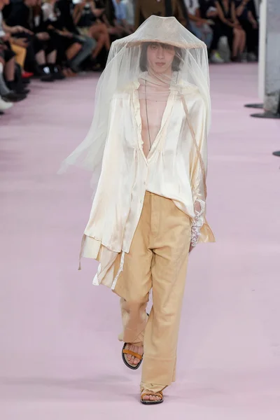 Look 27